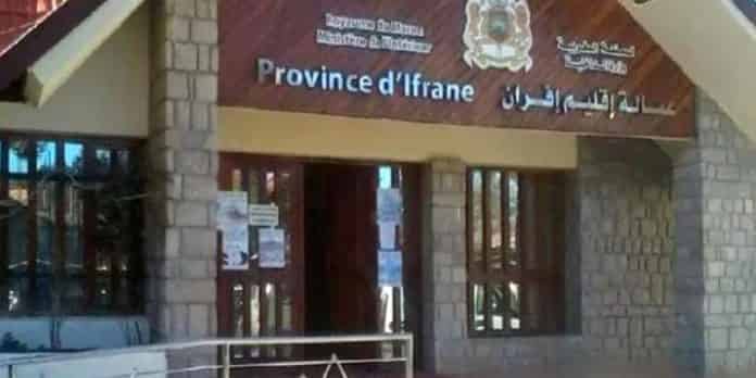 السلطات بإفران تكذب ما ورد في فيديو لشخص ادعى أن محله أغلق بطريقة تعسفية