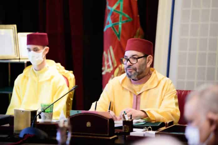 سحقا لأعداء الداخل والخارج.. جلالة الملك في كامل لياقته