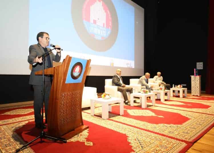 إدارة مهرجان تميتار تنظم حفل توقيع كتاب “رحلة في عوالم الروايس”
