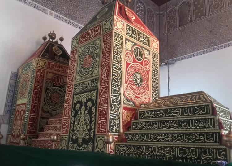 وفود الزوار تتدفق من كل بقاع العالم على مقام مولاي إدريس بعد عامين من الإغلاق