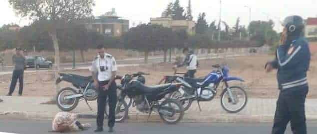 خلاف بين عشيقين بمدينة بيوكرى ينتهي برمي فتاة من سيارة بطريقة مثيرة￼