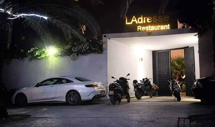 مداهمة “مقهى” داخل فيلا وحجز مخدرات و سيارات فارهة￼