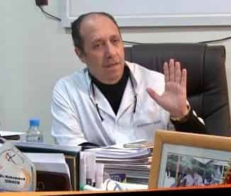 مستشار برلماني يُحمّل الإعلام مسؤولية هجرة الأطباء المغاربة إلى الخارج