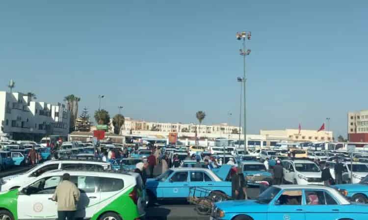 وزارة الداخلية تأمر العمال والولاة بالتشدد في “توريث مأذونيات الطاكسيات”
