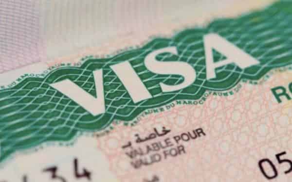 استطلاعٌ لشبكة “البارومتر العربي” يَكشف نسبة المغاربة الراغبين في الهجرة خارج البلاد