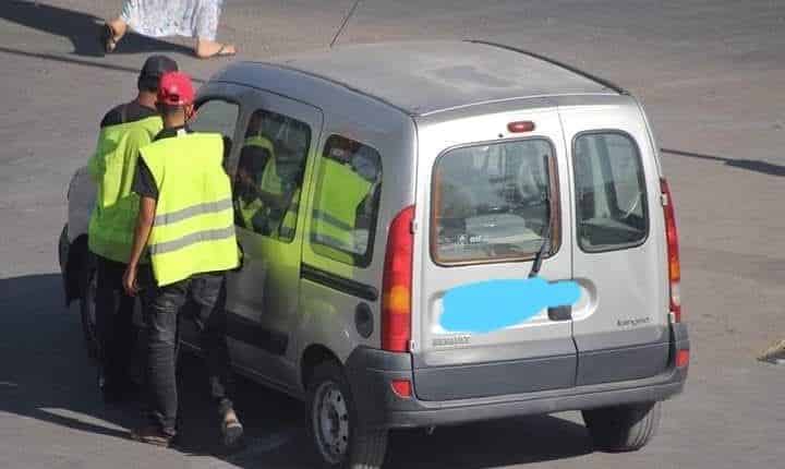 فريق برلماني لوزير الداخلية : إتاوات ركن السيارات بالشارع قد تصل إلى 50 درهم￼