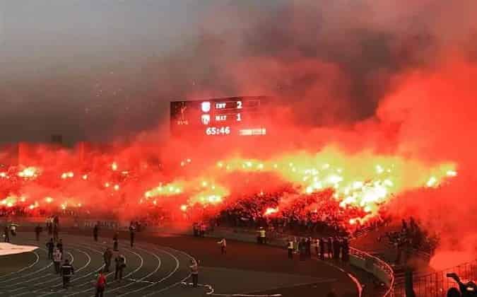 كرة القدم.. الجامعة تعاقب العديد من الأندية بسبب الشهب النارية￼