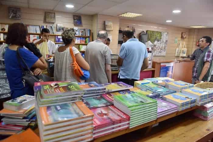 الحكومة تعترف بوجود خصاص في الكتب المدرسية￼