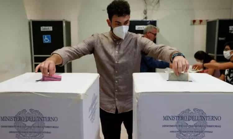 الانتخابات الإيطالية 2022: الإيطاليون يدلون بأصواتهم في انتخابات يتطلع اليمين المتطرف للفوز بها