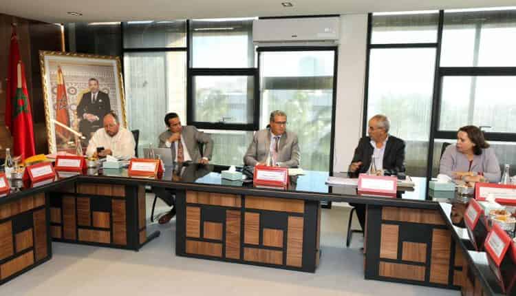 جماعة أكادير تتدارس إنشاء مرأبين تحت أرضيين ومسبح أولمبي