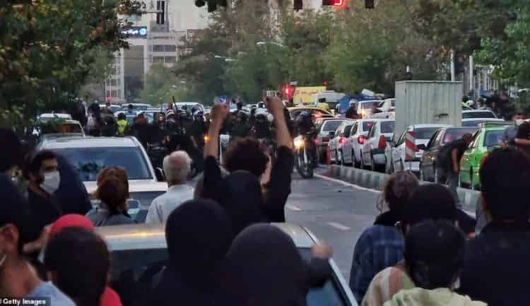 مظاهرات إيران..غضب الشعب ضد النظام يزداد يوما بعد يوم￼