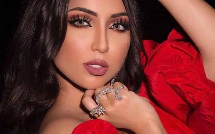 دنيا بطمة .. قصة الفنانة المغربية صاحبة الحنجرة الذهبية التي لُقبت بأميرة عرب آيدول!