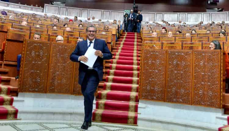 رئيس الحكومة يعلن رفع الحيف على أطباء القطاع العام بإقرار زيادة 3800 درهم في الأجور