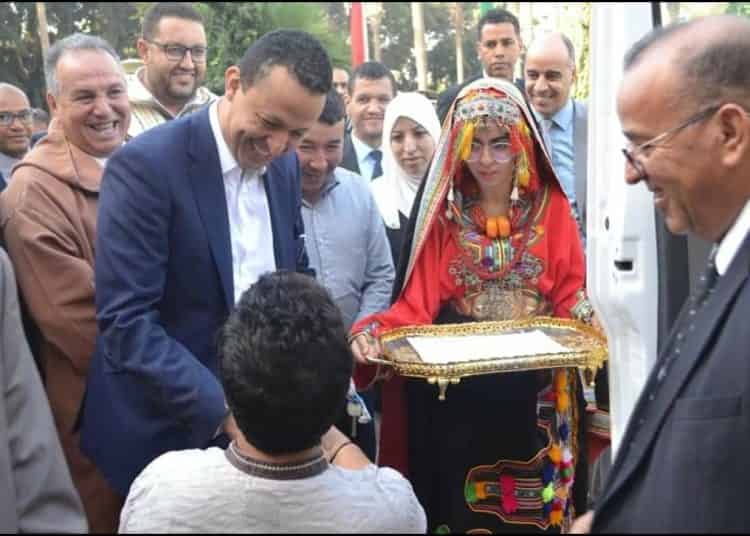 بمناسبة المسيرة الخضراء: توزيع حافلات مدرسية وآليات صحية بمقر عمالة انزكان ايت ملول