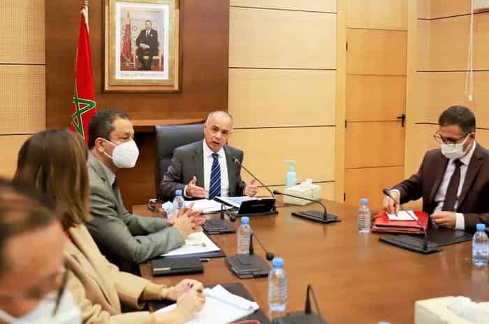 النقابات التعليمية تتحفظ على العرض الجديد للوزير بنموسى