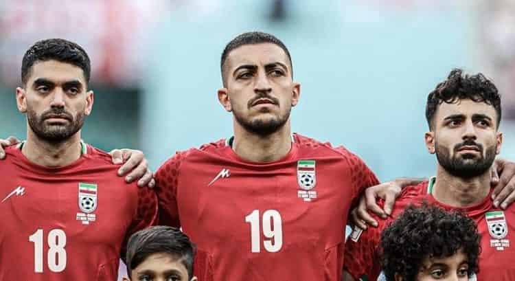 لماذا امتنع لاعبو إيران عن أداء النشيد الوطني قبيل مباراتهم أمام انجلترا ؟￼