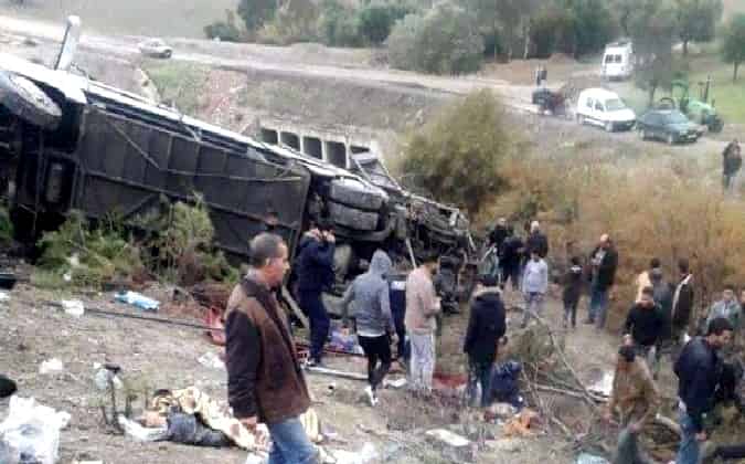 تازة .. مصرع 11 شخصا وإصابة 43 آخرين إثر انقلاب حافلة لنقل المسافرين