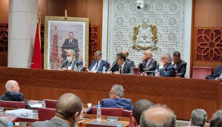 برلمانيون متابعون قضائياً ينسجون أبياتاً من الشعر والغزل في حق وزير الداخلية￼