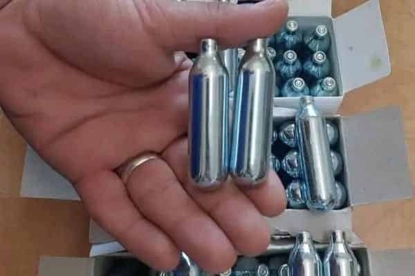 بتنسيق مع “ديستي”.. عملية جديدة للأمن الوطني بطنجة تمكن من الإيقاع بمروجي غاز “أكسيد النتروس” الخطير.