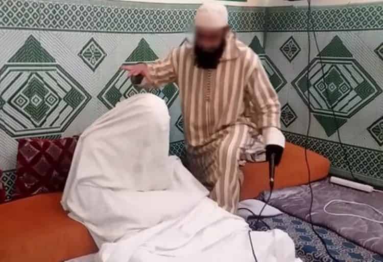بعد فضيحة راقي ايت عميرة..الحبس لراقي اخر استولى على أموال فتاة مصابة بالسرطان￼