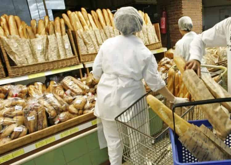 دعم الخبز… فيدرالية المخابز والحلويات ترد على بايتاس￼