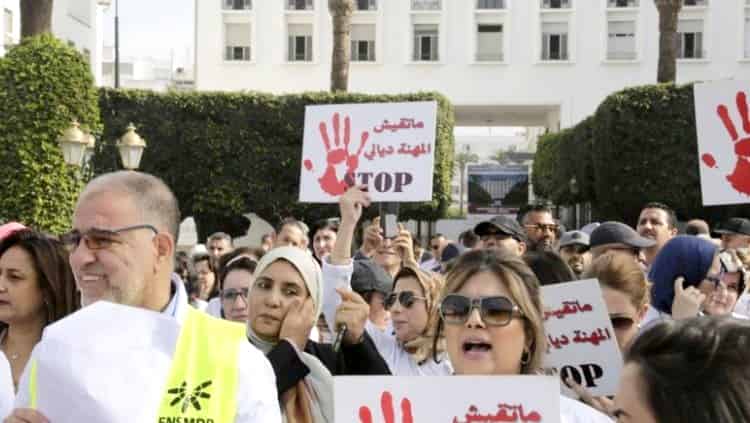 أطباء القطاع الخاص يصعدون ضد الحكومة بسبب “الاقتطاع من المنبع”￼