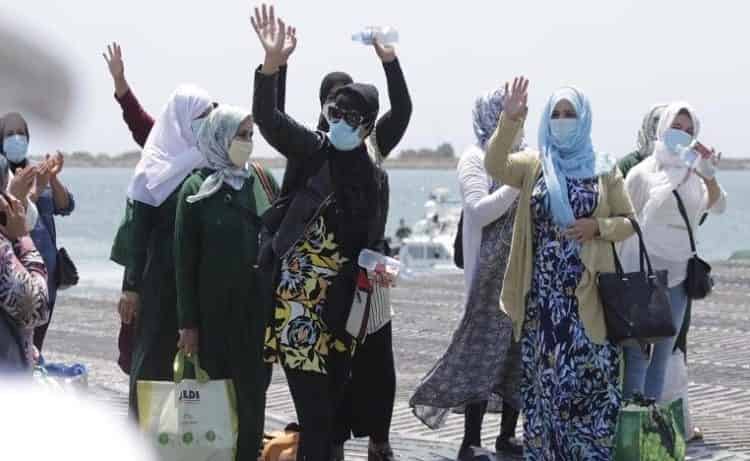إنتقاء 680 عاملة مغربية لجني الفراولة في حقول هويلفا الإسبانية￼