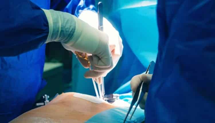 تعويض أول مواطن يستفيد من التغطية الصحية الإجبارية عن عملية قلب كلفت 130 ألف درهم