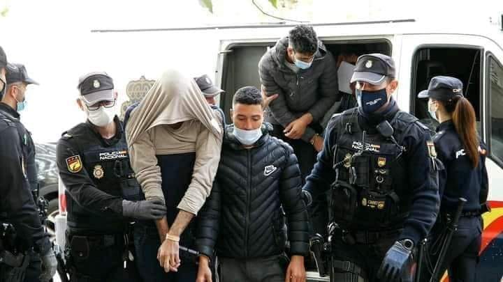 إسبانيا تُفرج عن 22 مغربياً أبطال عملية الهروب الكبير