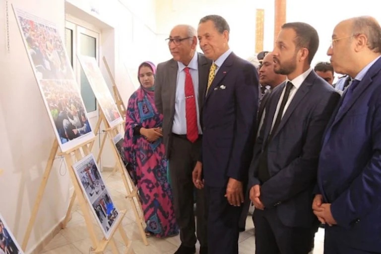 مرادجي يستعرض صور الملك بالصحراء