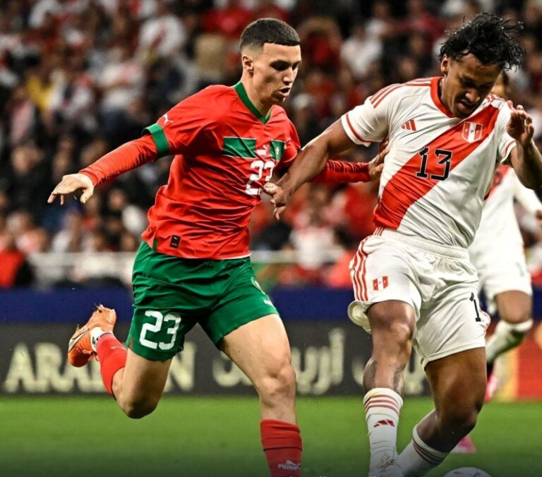 المنتخب الوطني يكتفي بالتعادل امام البيرو في مباراة عرفت طرد سفيان بوفال