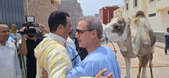 أعيان كلميم وافني يهدون بايتاس رؤوسا من الإبل بمناسبة عودته من الحج (صور)