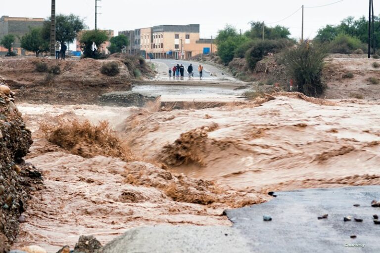 الفيضانات تغمر مدارس إقليم أزيلال وتؤدي إلى تأخير الدخول المدرسي