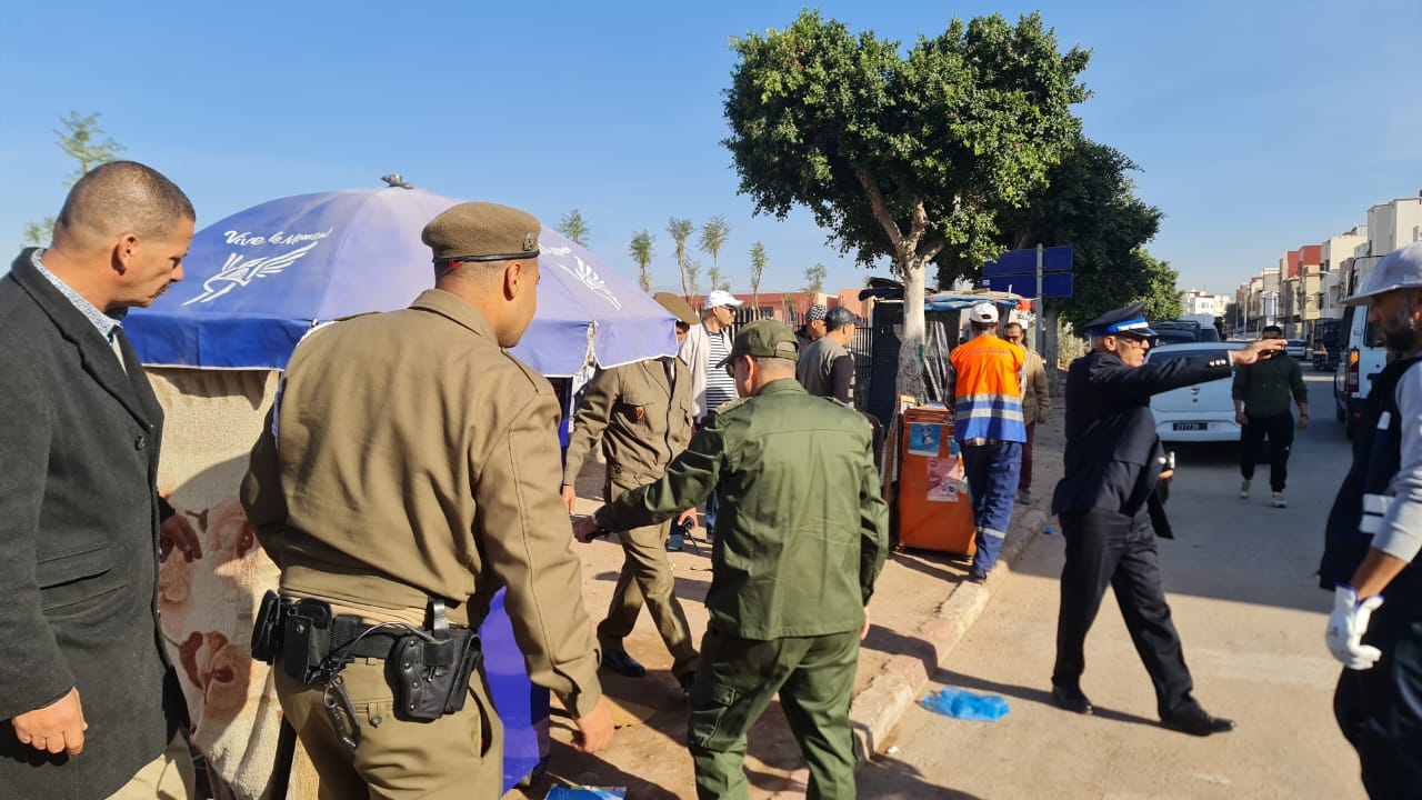 السلطة تشن حملة لتحرير الملك العمومي في تيكيوين بأكادير