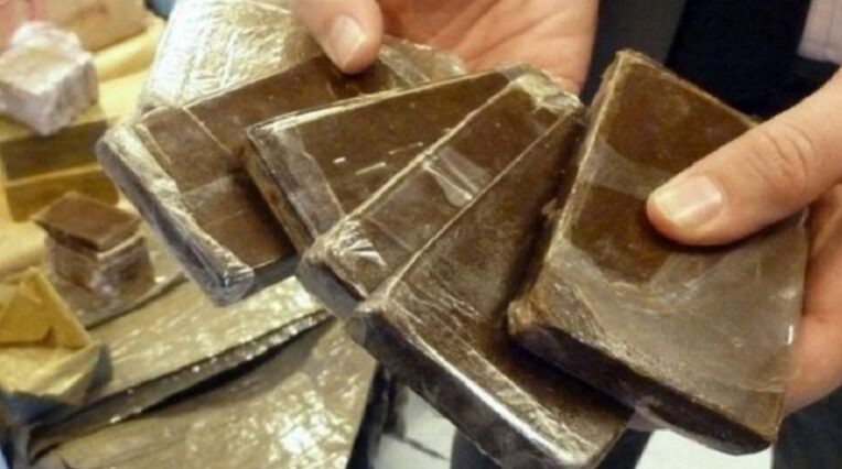 الصويرة: توقيف نائب رئيس جماعة وشخصين آخرين بتهمة الاتجار في المخدرات
