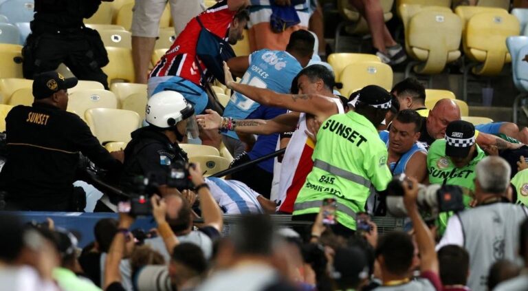 الفيفا يحقق في شغب الجماهير خلال مباراة البرازيل والأرجنتين