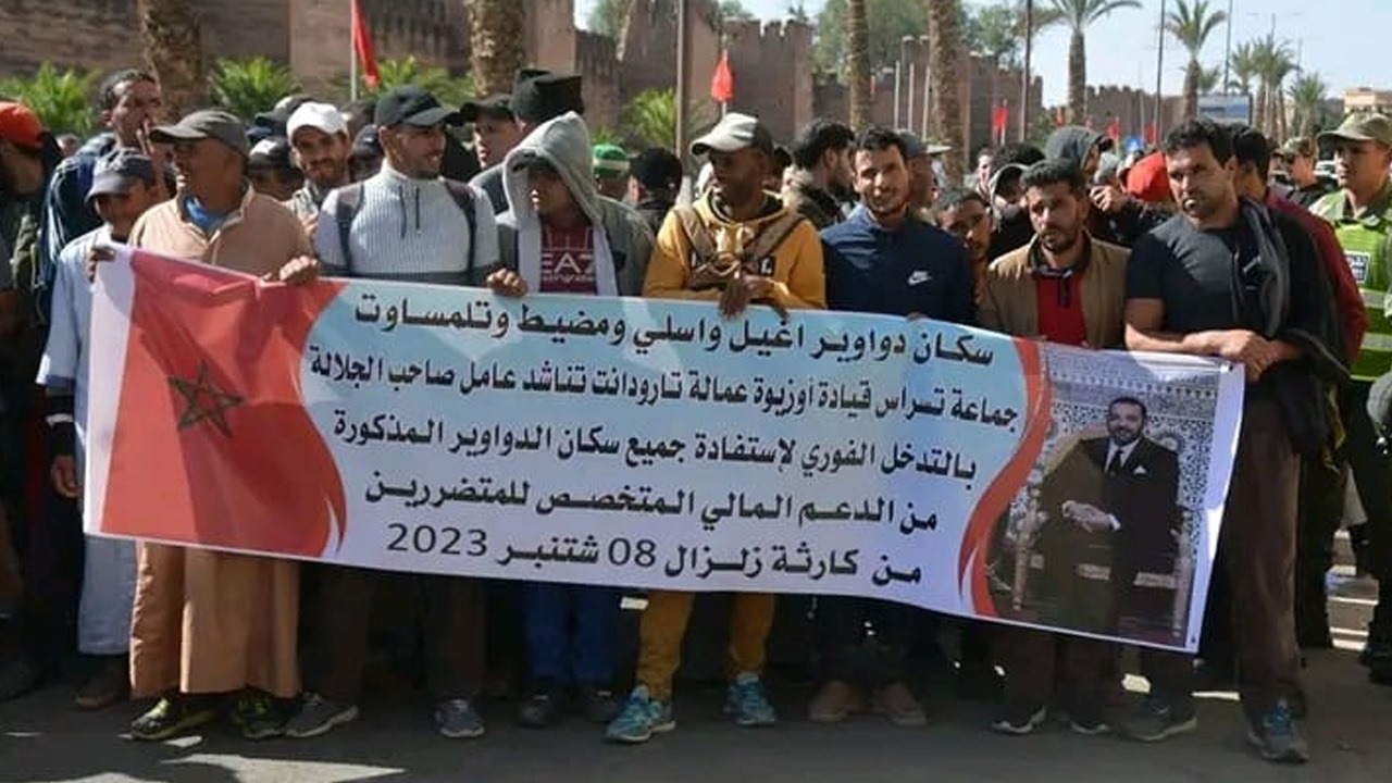مظاهرة للمتضررين من الزلزال أمام مقر عمالة تارودانت للتنديد بالإقصاء