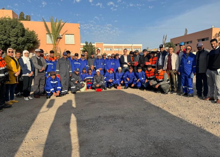 المجلس الجماعي لأيت ملول يوزع ملابس عمل للأعوان العرضيين