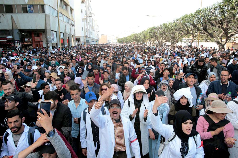 وزارة التربية الوطنية تكذب الشائعات حول تفعيل مسطرة عزل الأساتذة الموقوفين