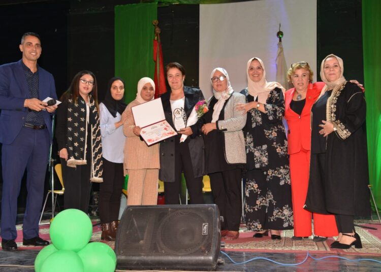 “تكريم النساء البارزات: لحظات من التأمل في دور المرأة في تقدم المجتمع بمنطقة الدشيرة الجهادية”