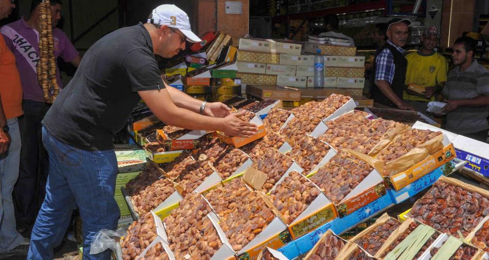 مع اقتراب شهر رمضان.. أسعار التمور تحلق عاليا
