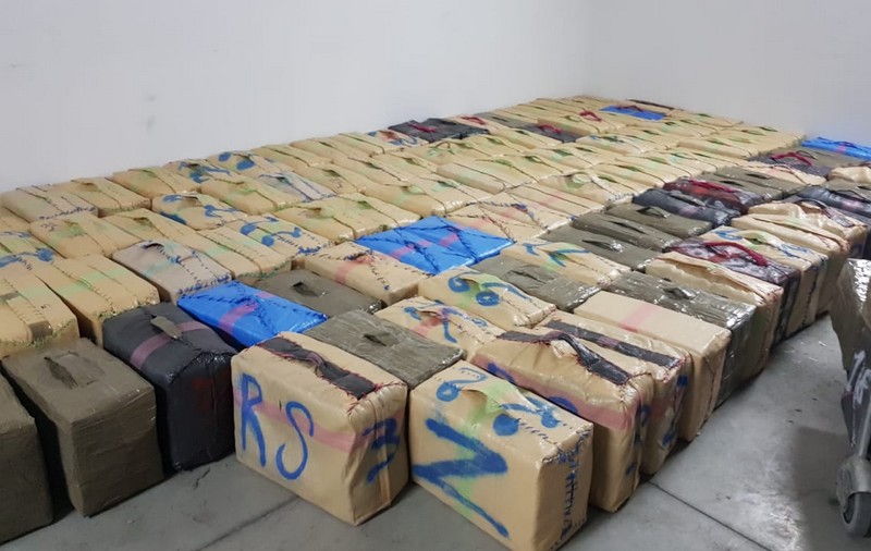 ميناء طنجة المتوسط .. إحباط محاولة تهريب أزيد من طن من مخدر الشيرا