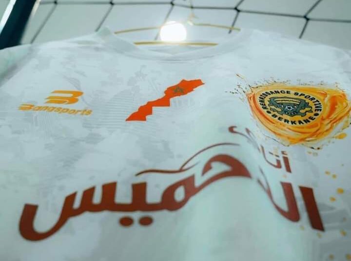 الجزائر تحتجز فريق نادي نهضة بركان المغربي داخل مطار بومديان