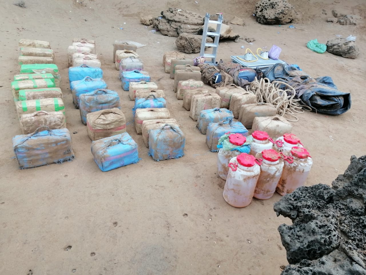 درك تزنيت يحجز شحنة من مخدر الشيرا