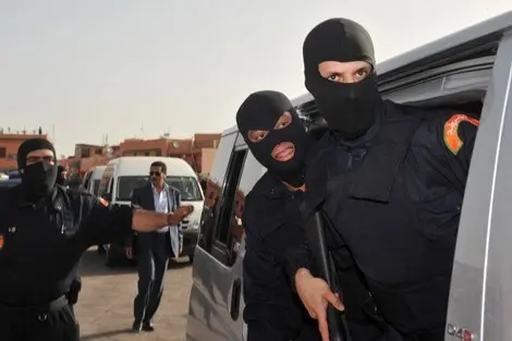 محاربة العصابات امن مكناس يفك شخصين من اححتجاز داخل صندوق