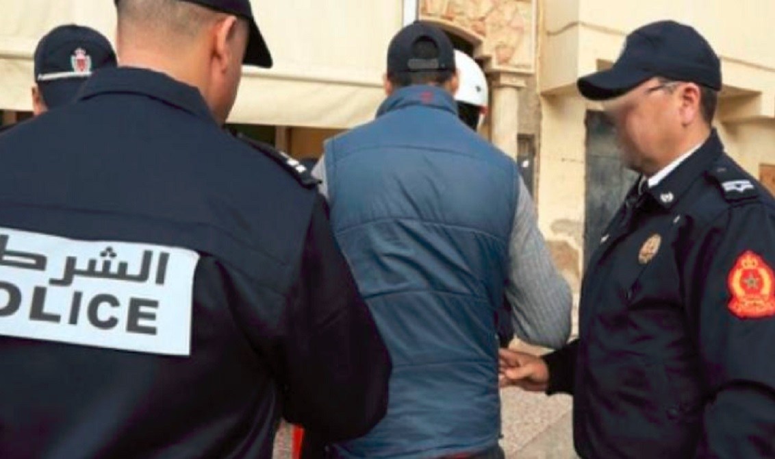 توقيف موظف شرطة ضبط متلبسًا بحيازة المخدرات والمؤثرات العقلية