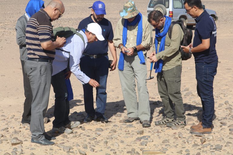 صائدو النيازك يطالبون بإحداث مركز للرصد الفلكي بالسمارة