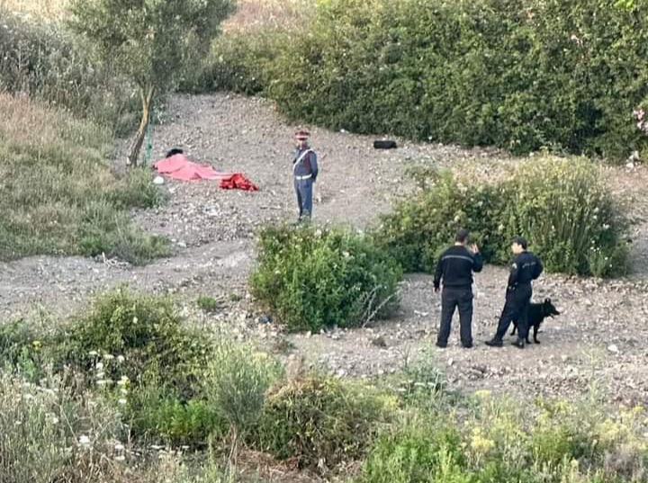 قصة صادمة .. انتحرت الأم بينما عثر على أطفالها 3 جتثا هامدة في المنزل