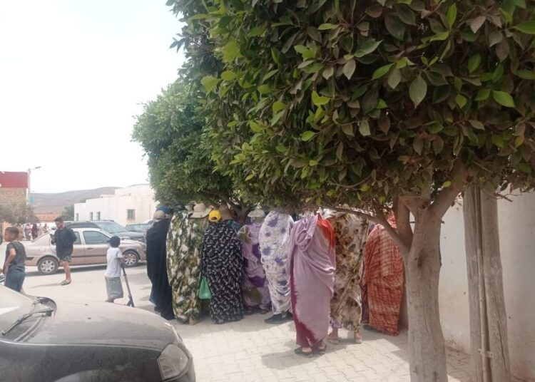 العطش يخرج نساء ورجال ميرلفت للإحتجاج