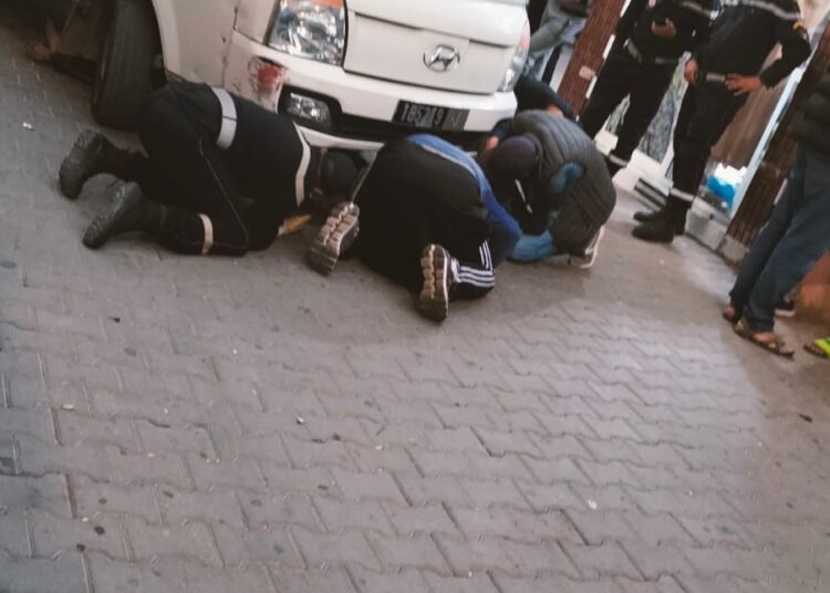 تدخلات تنهي اعتصام بائع متجول تحت عجلات شاحنة البلدية بتزنيت